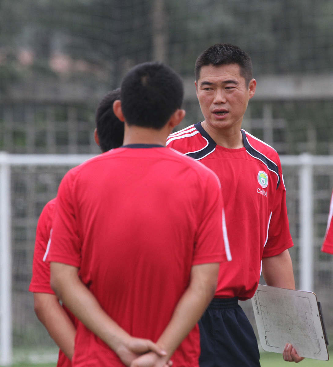 赛地聚焦——中超赛前热度飙升，里尔单刀错失，底气十足，年轻球员得到机会(费内巴切vs里尔复盘分析)